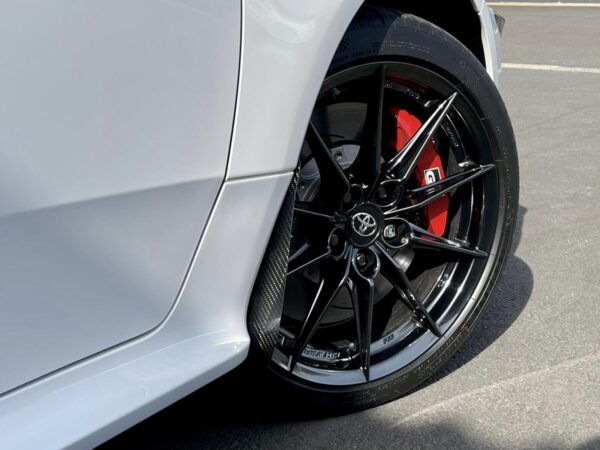 AP Toyota Yaris GR Glänzend Schwarz / Carbonfaser Kotflügelschutz / Schmutzfänger