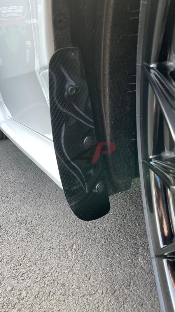 AP Toyota Yaris GR Glänzend Schwarz / Carbonfaser Kotflügelschutz / Schmutzfänger