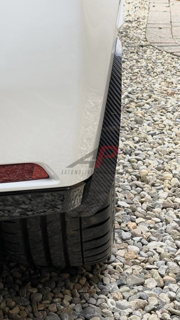 AP Toyota Yaris GR Glänzend Schwarz / Carbonfaser Kotflügelschutz / Schmutzfänger