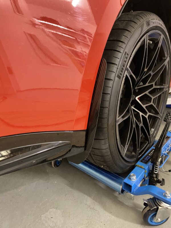 AP BMW M3 & M4 Garde-boue/Bavettes Noires Brillantes / Fibre de Carbone (G80 | G81 | G82 | G83)