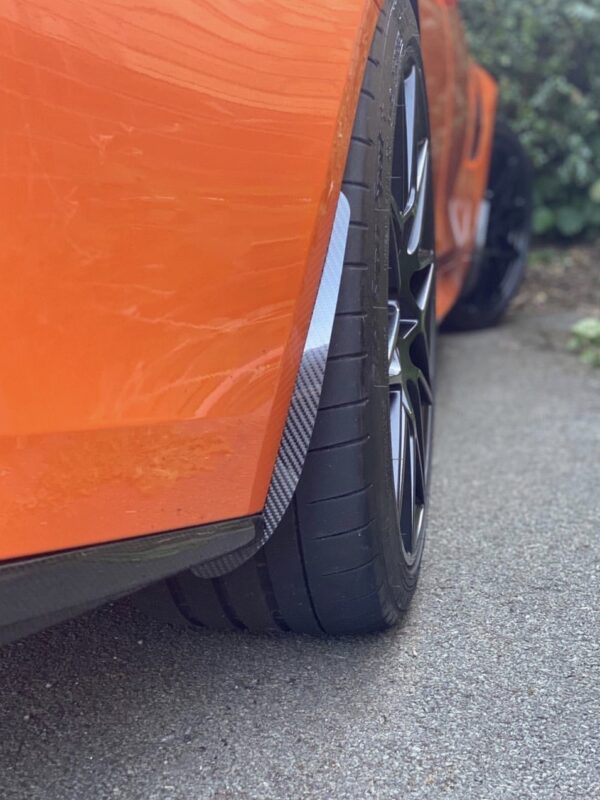 AP BMW M3 & M4 Glänzend Schwarz / Kohlefaser Radlaufschutz / Schmutzfänger (F80 | F82 | F83)