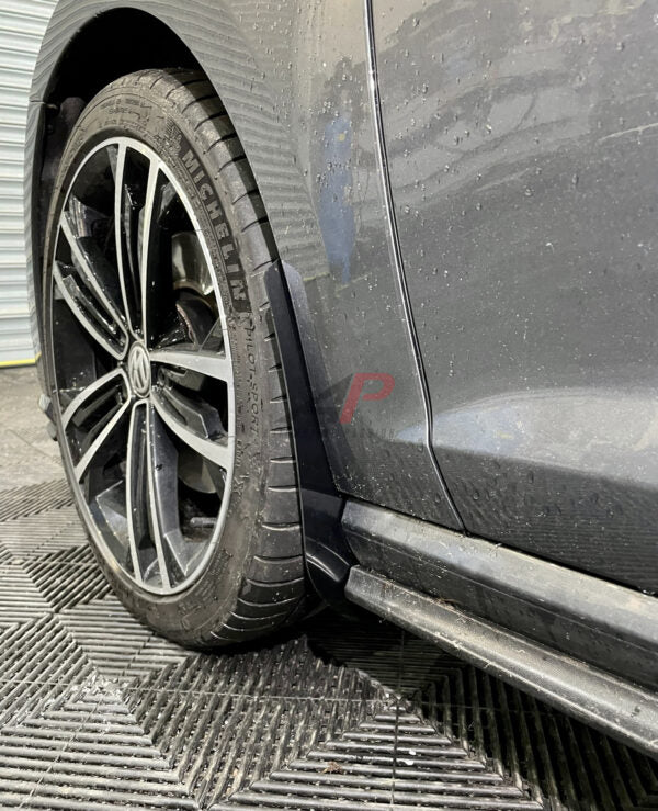 AP Volkswagen Golf GTI | GTD | R Gloss Black / Carbon Fibre Arch Guards / Mudflaps (MK7 | MK7.5)