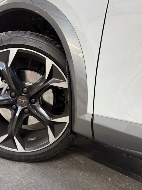 AP Cupra Formentor Noir Brillant / Garde-Boue / Bavettes de Protection d'Arc de Roue en Fibre de Carbone