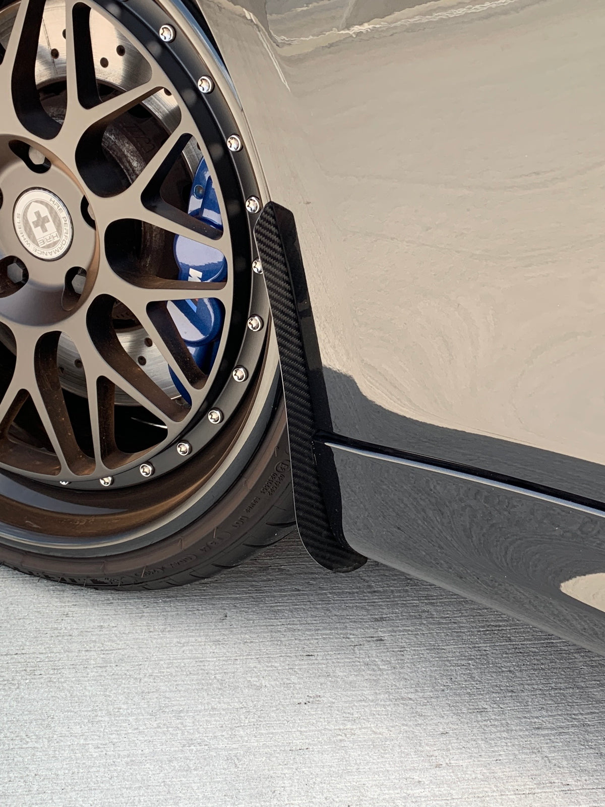 AP BMW 3er Glanzschwarz / Carbon-Look Radlaufschutz / Schmutzfänger vorne (F30 | F31)