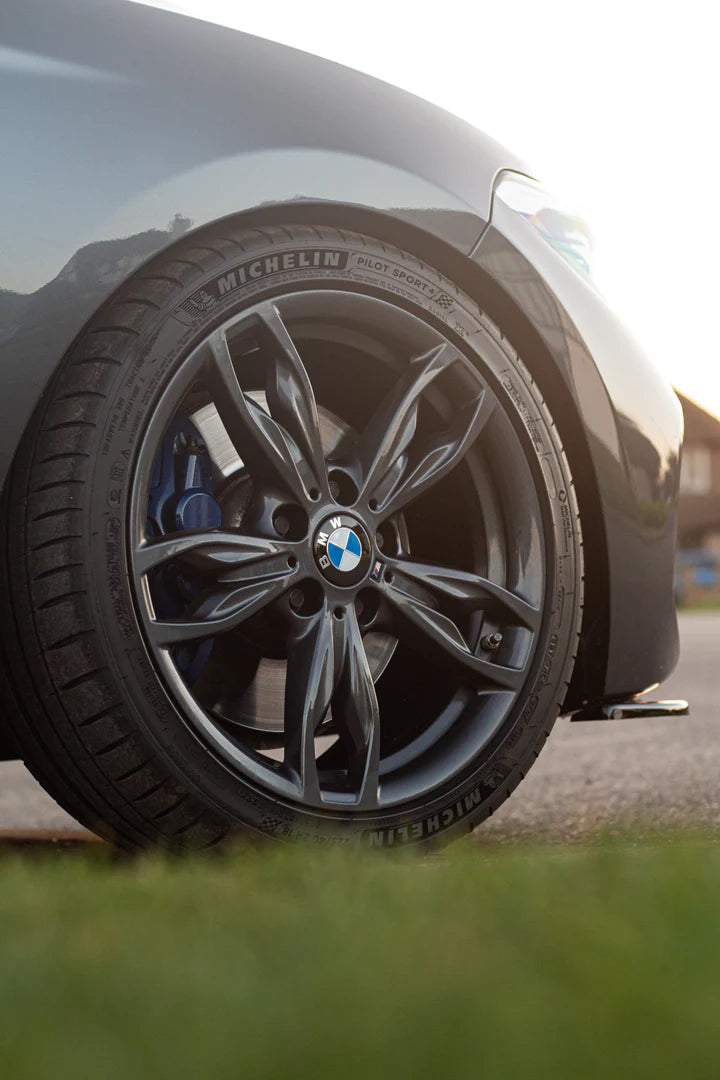 BMW F-Serie Glanzschwarze Radnabenkappen (Dechromiert)