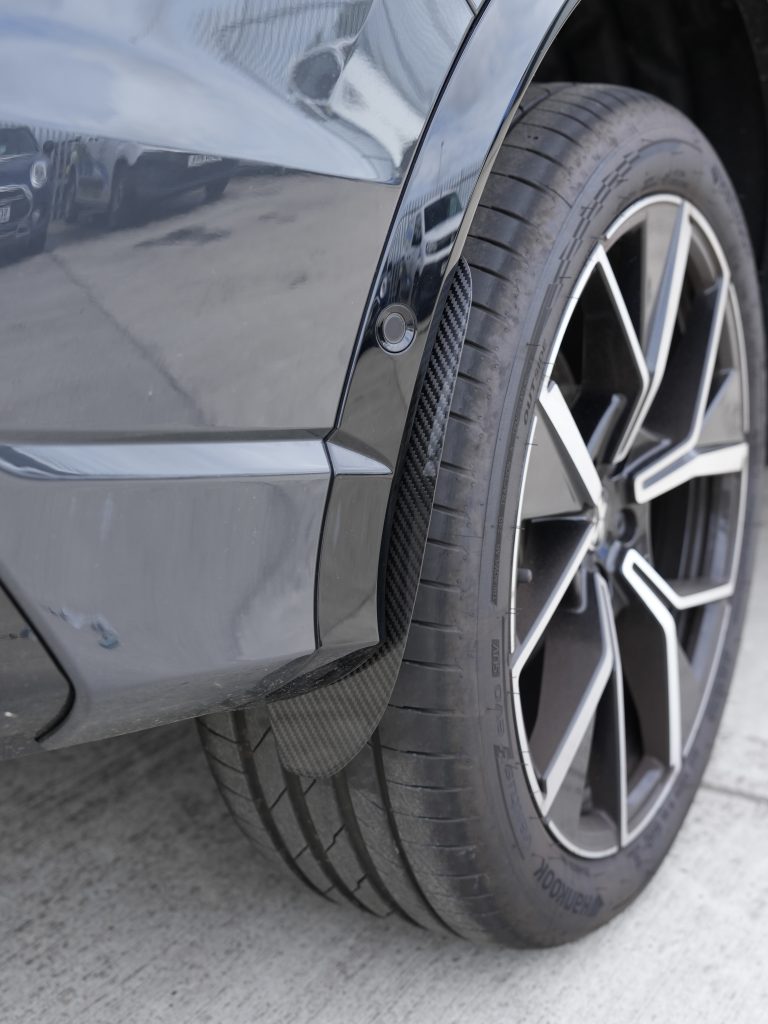AP Volkswagen Tiguan MK2 MK3 Gloss Black / Carbon Fibre Arch Guards / Mudflaps