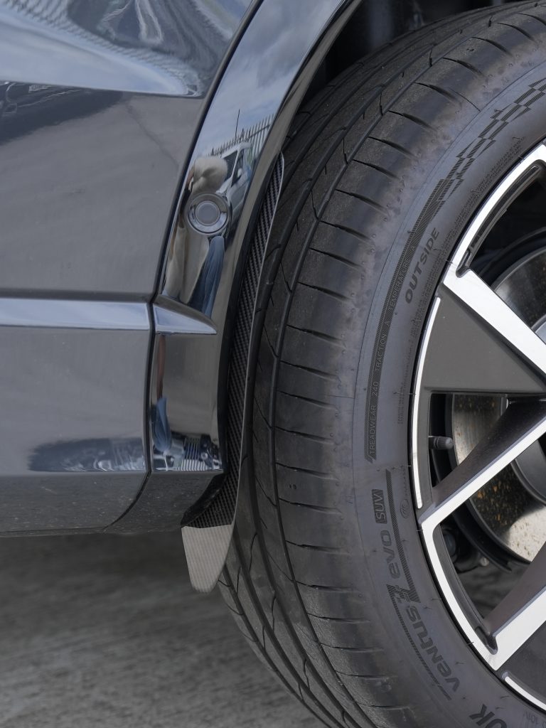 AP Volkswagen Tiguan MK2 MK3 Gloss Black / Carbon Fibre Arch Guards / Mudflaps