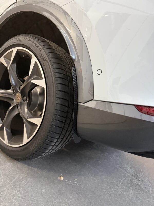 AP Cupra Formentor Gloss Black / Carbon Fibre Arch Guards / Mudflaps