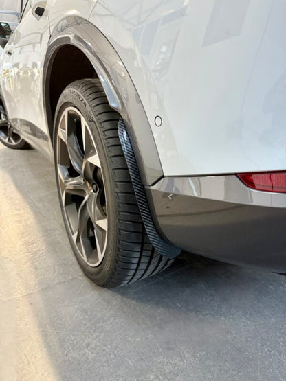 AP Cupra Formentor Gloss Black / Carbon Fibre Arch Guards / Mudflaps