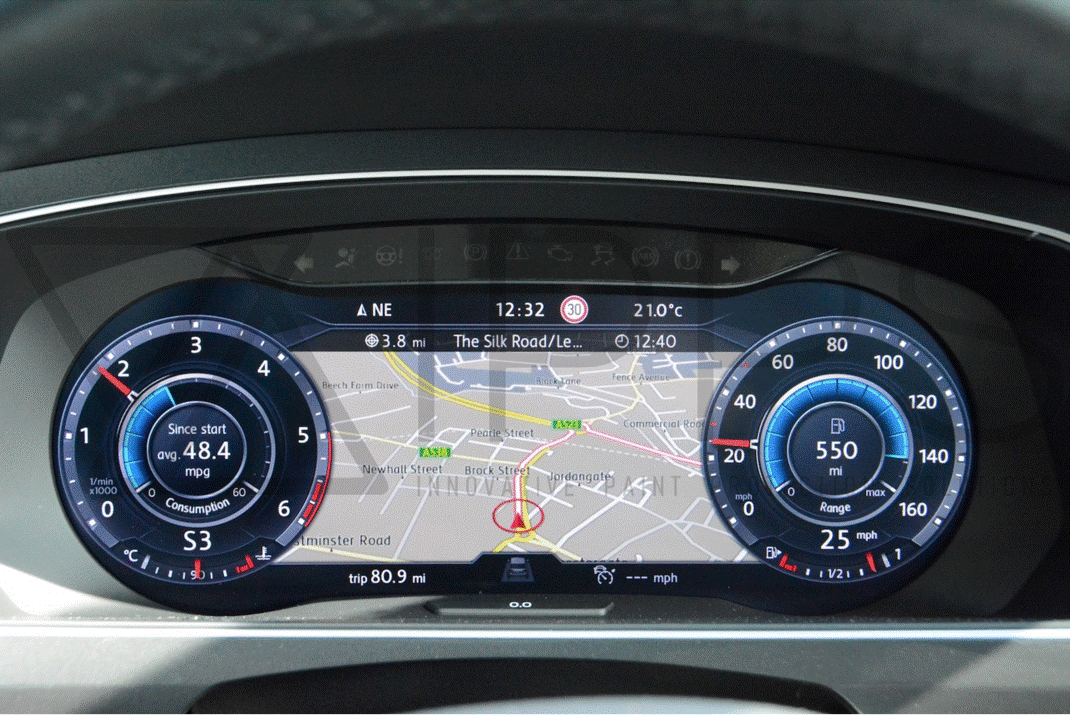 upscreen Reflection Shield Matte Premium Displayschutzfolie für Volkswagen  Tiguan 2021 Digital Cockpit Pro