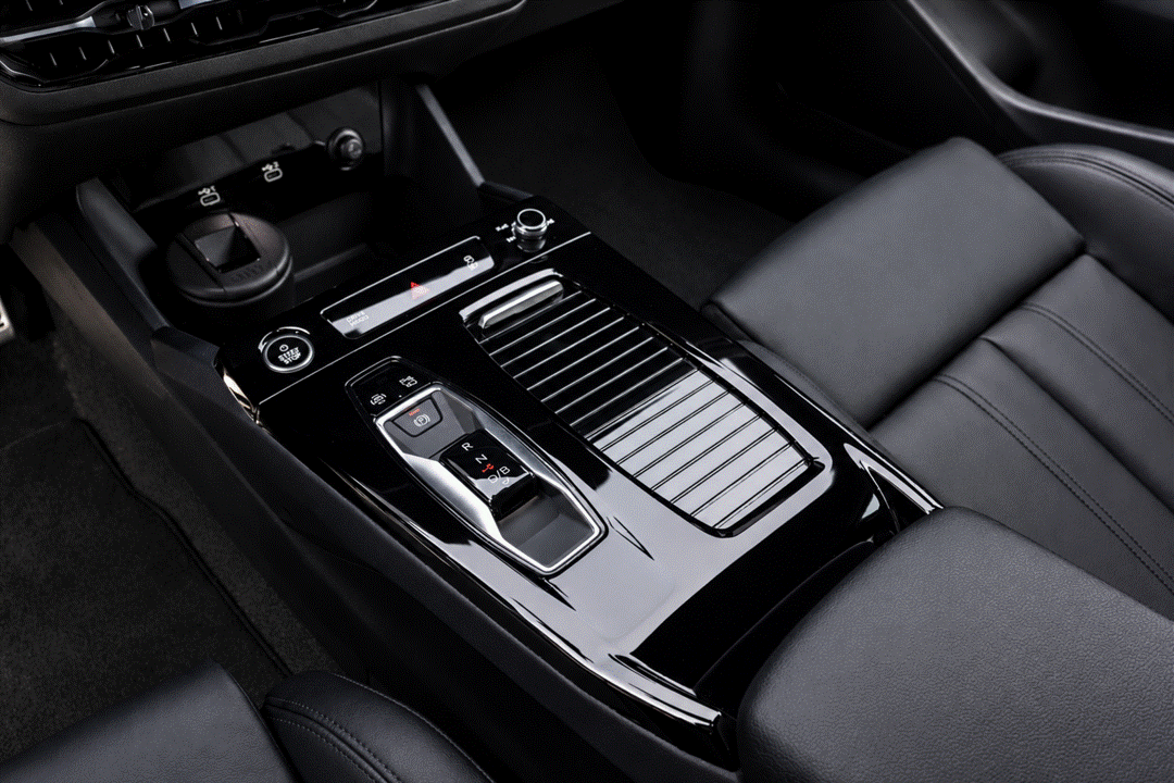 Audi A6 S6 Q6 E-Tron SQ6 E-Tron Gloss Black Centre Console Paint Protection Film Kit.