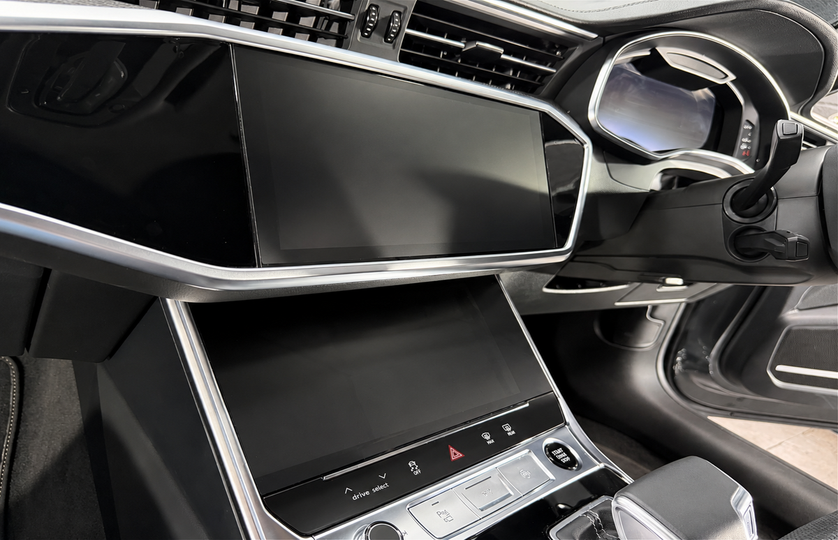 Audi A7 C8, S7 C8 & RS7 C8 satin screen protectors installed, preventing sun glare, fingerprints and scratches. This improves the driving experience and look of the interior.